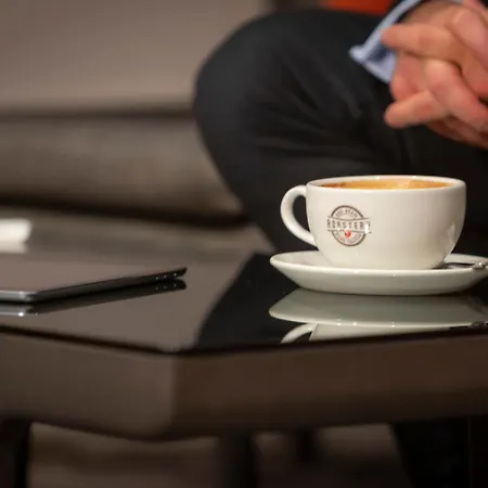 מלון Maldron South Mall 4*