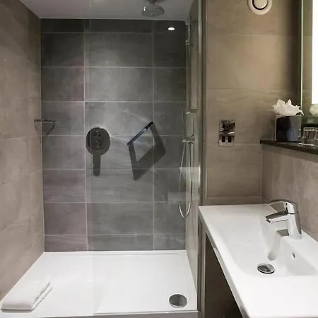 Hotel Maldron South Mall 4*